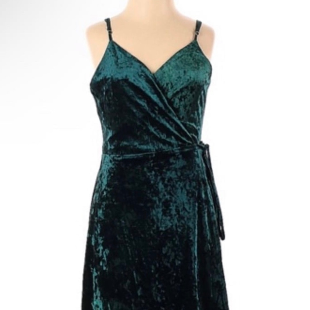 Lulus emerald green dress